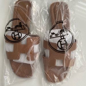 Tory Burch sandals NEW
